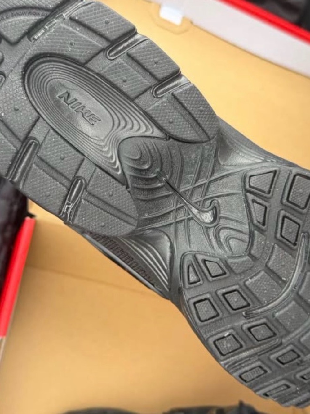 Nike V5 RNR - Picture 3 of 3